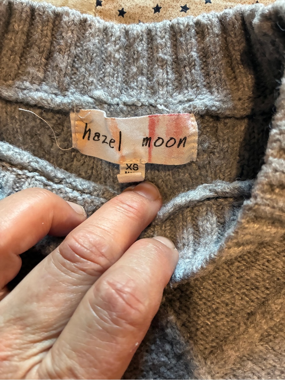 Hazel Moon women's cropped sweater features a textured diamond-knit pattern - Picture 4 of 5